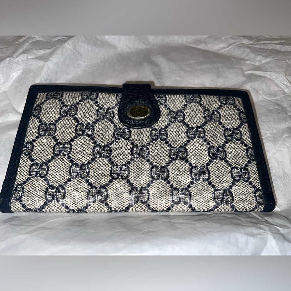 Authentic Gucci wallet